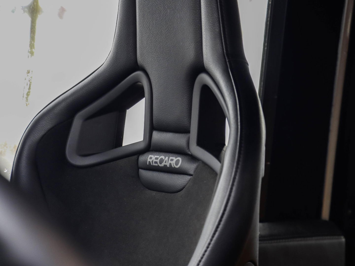 Land Rover Defender 2.2 D HT 110" E | Euro 5 | Recaro | 42.093km!