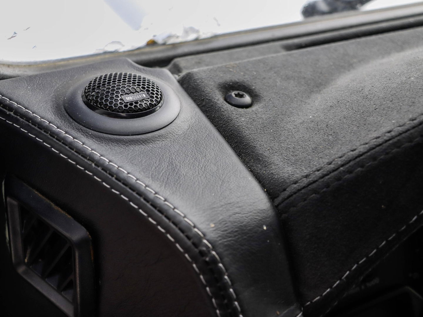 Land Rover Defender 2.2 D HT 110" E | Euro 5 | Recaro | 42.093km!