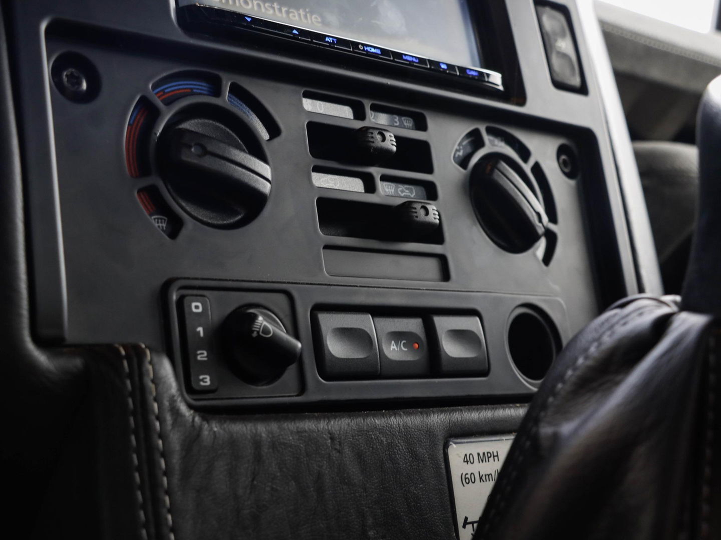 Land Rover Defender 2.2 D HT 110" E | Euro 5 | Recaro | 42.093km!