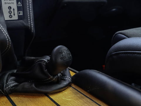 Land Rover Defender 2.2 D HT 110" E | Euro 5 | Recaro | 42.093km!