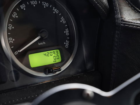 Land Rover Defender 2.2 D HT 110" E | Euro 5 | Recaro | 42.093km!