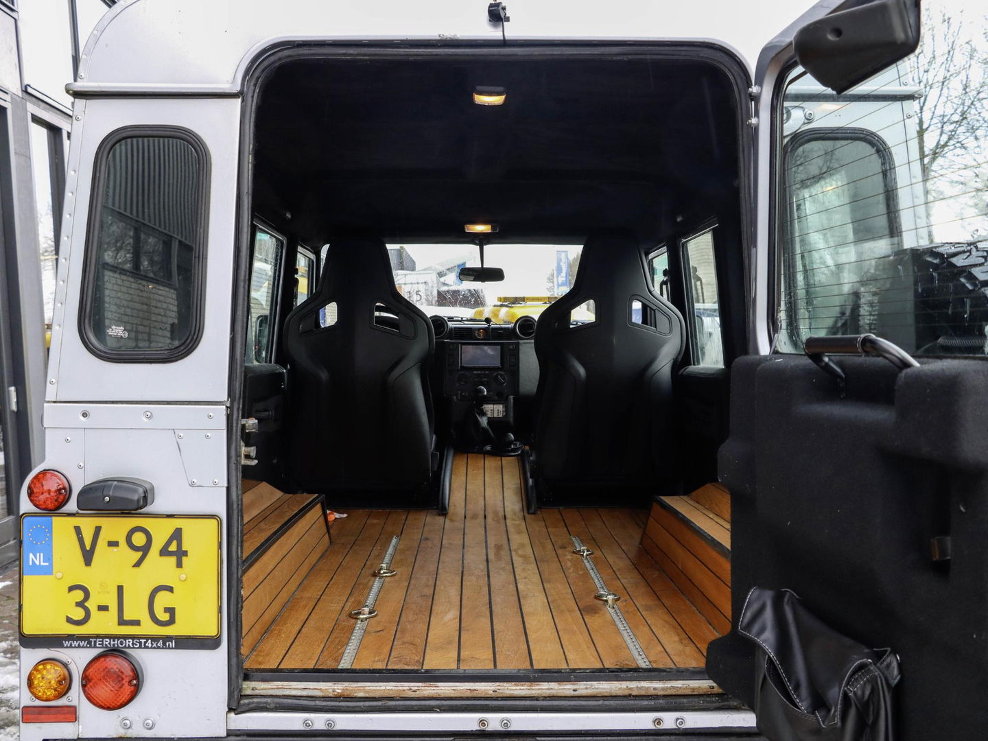 Land Rover Defender 2.2 D HT 110" E | Euro 5 | Recaro | 42.093km!