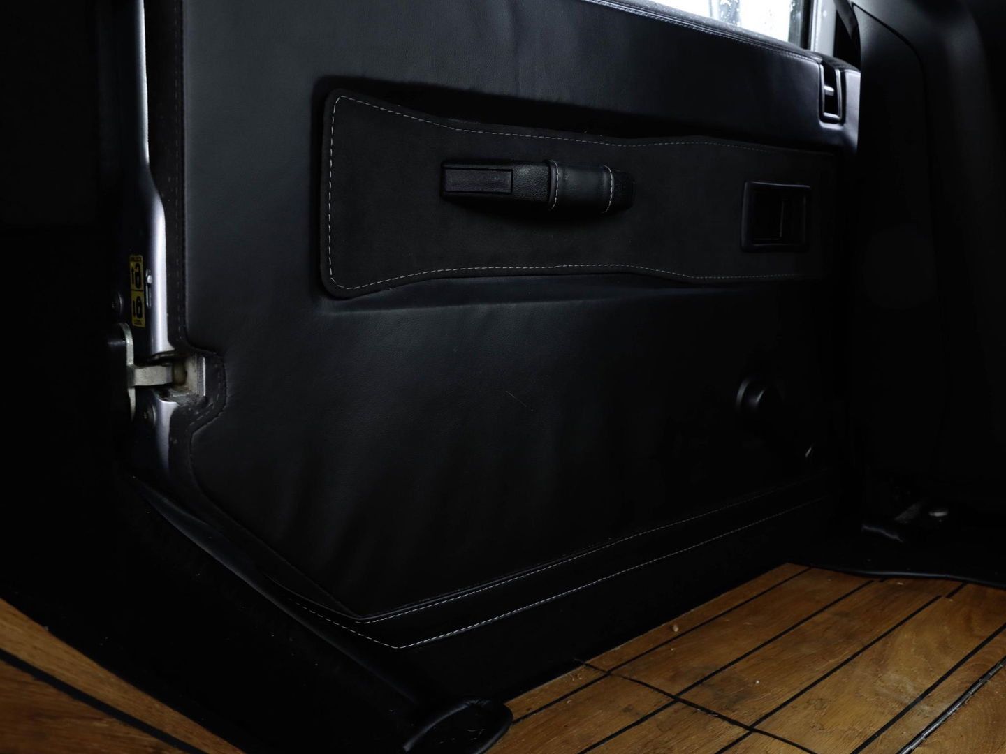 Land Rover Defender 2.2 D HT 110" E | Euro 5 | Recaro | 42.093km!