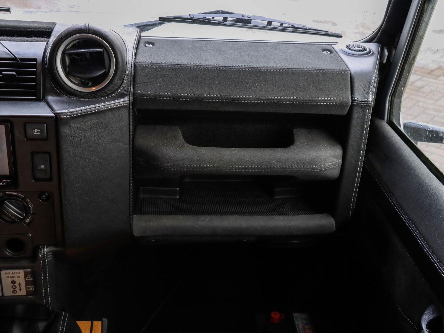 Land Rover Defender 2.2 D HT 110" E | Euro 5 | Recaro | 42.093km!