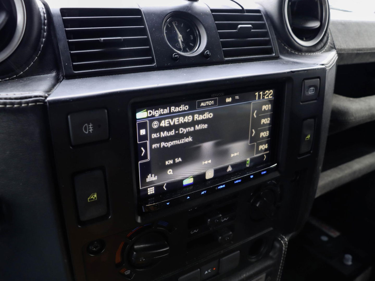 Land Rover Defender 2.2 D HT 110" E | Euro 5 | Recaro | 42.093km!