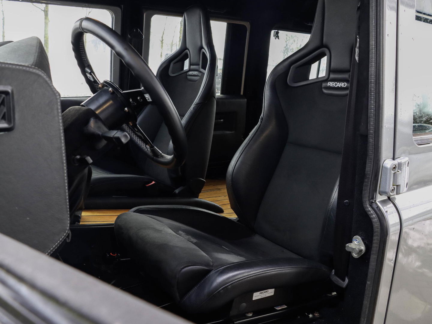 Land Rover Defender 2.2 D HT 110" E | Euro 5 | Recaro | 42.093km!