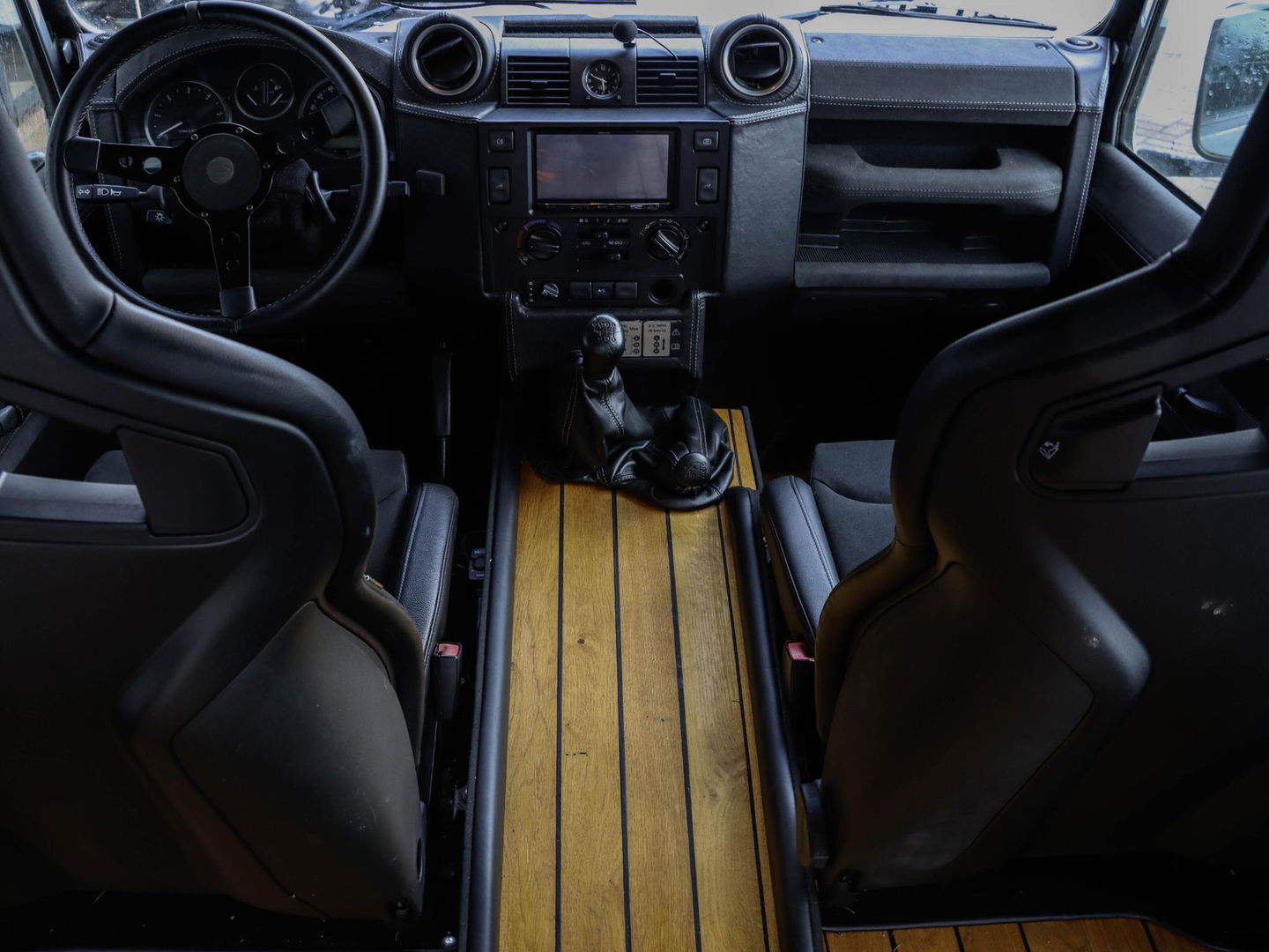 Land Rover Defender 2.2 D HT 110" E | Euro 5 | Recaro | 42.093km!