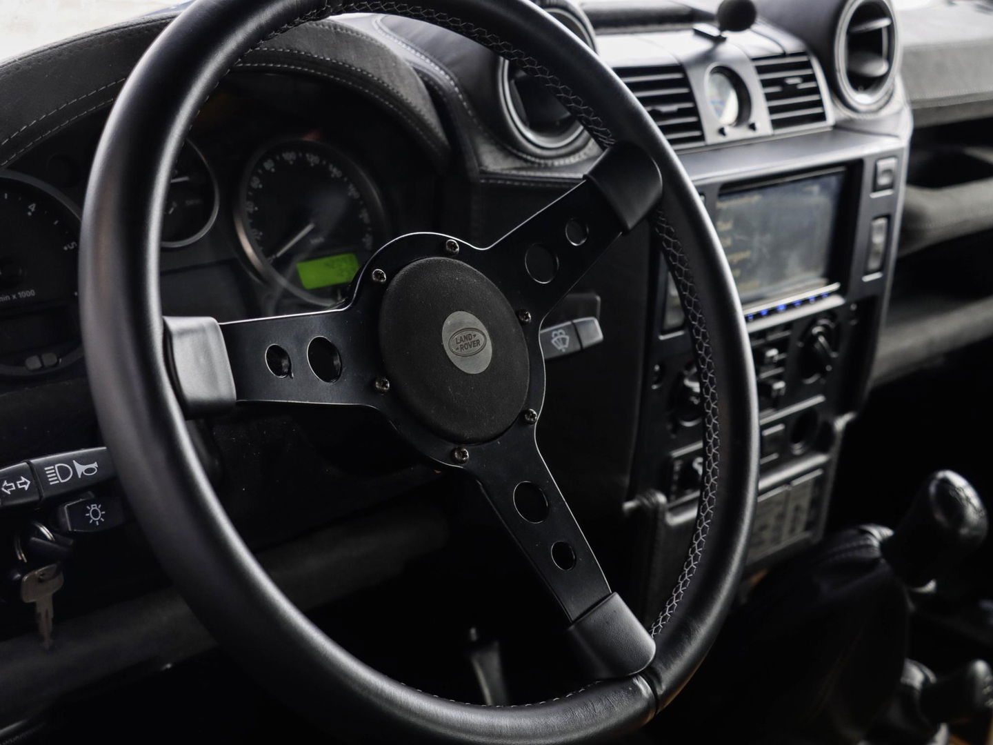 Land Rover Defender 2.2 D HT 110" E | Euro 5 | Recaro | 42.093km!