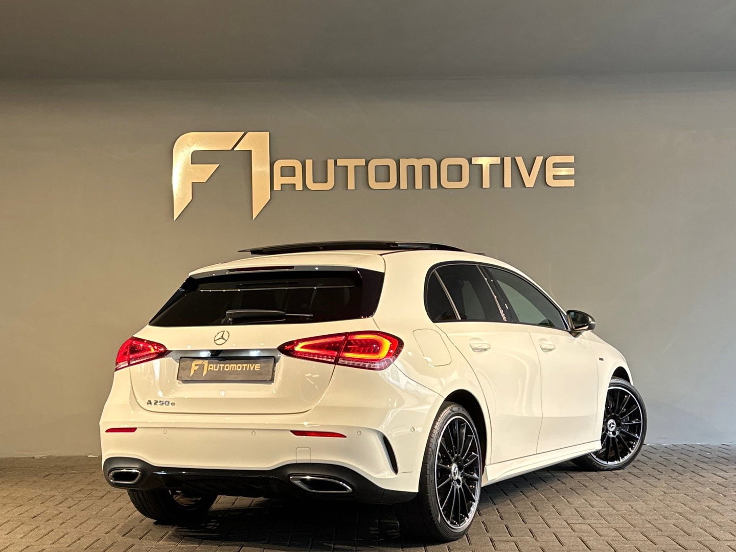 Mercedes-Benz A-Klasse 250 e AMG Pano|Memory|Burmester|360Cam