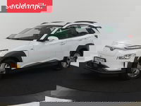 Hyundai KONA - EV Comfort 64 kWh | 3-Fase | SOH 98% | Trekhaak | Adaptive cruise | Warmtepomp | Camera | Carplay | Keyless | Navigatie | Climate control