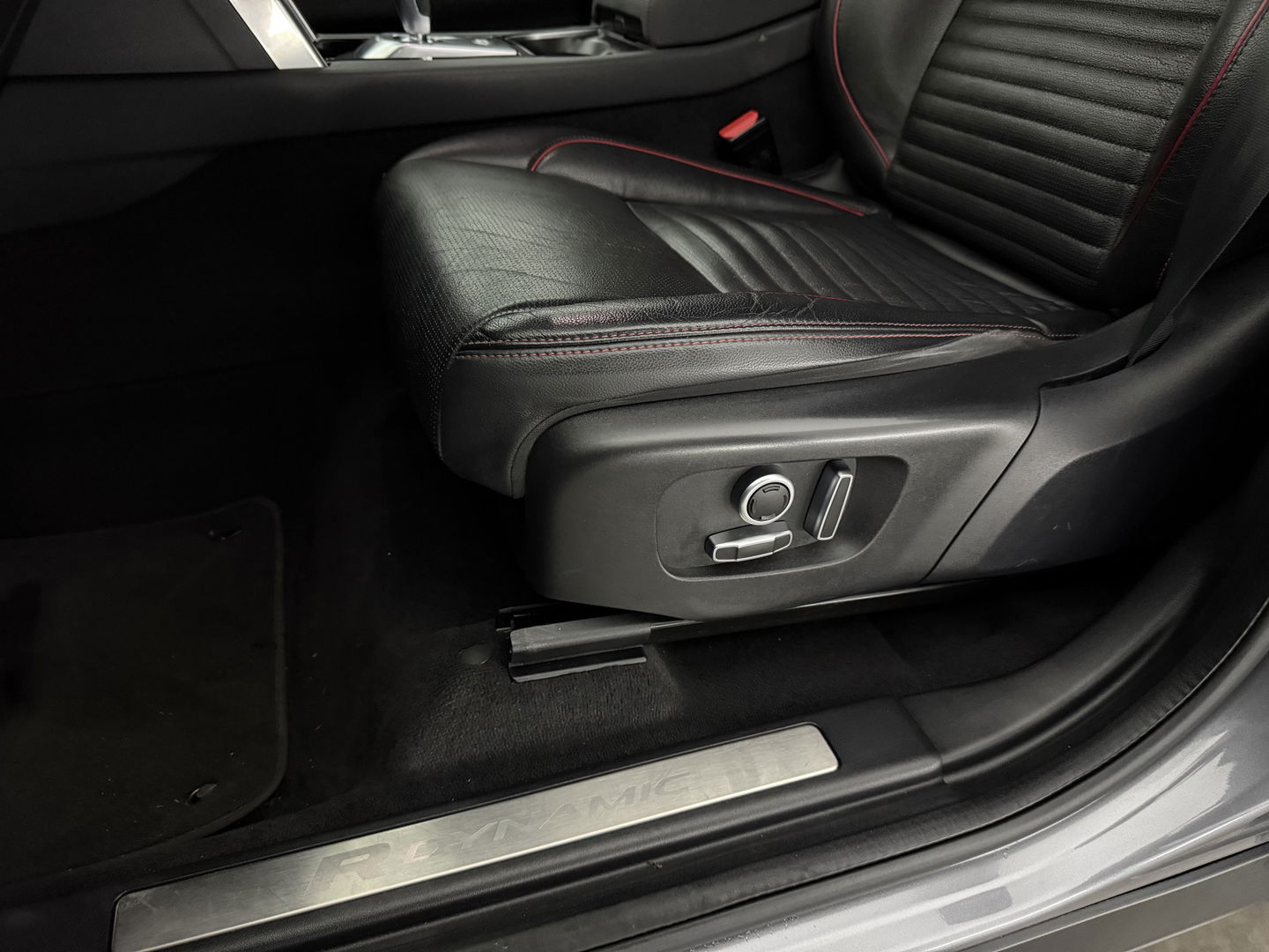 Land Rover Discovery Sport P300e PHEV AWD R-Dynamic S 254PK | SOH 89% | Snelladen | Camera | Memory | Cruise | Carplay | Navi | Parkeersens.