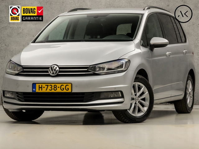 Volkswagen Touran - 1.5 TSI Comfortline 7 Persoons 150Pk Automaat (APPLE CARPLAY, GROOT NAVI, CAMERA, TREKHAAK, ADAPTIVE CRUISE, SPORTSTOELEN, GETINT GLAS, PARKEERSENSOREN, NIEUWSTAAT)
