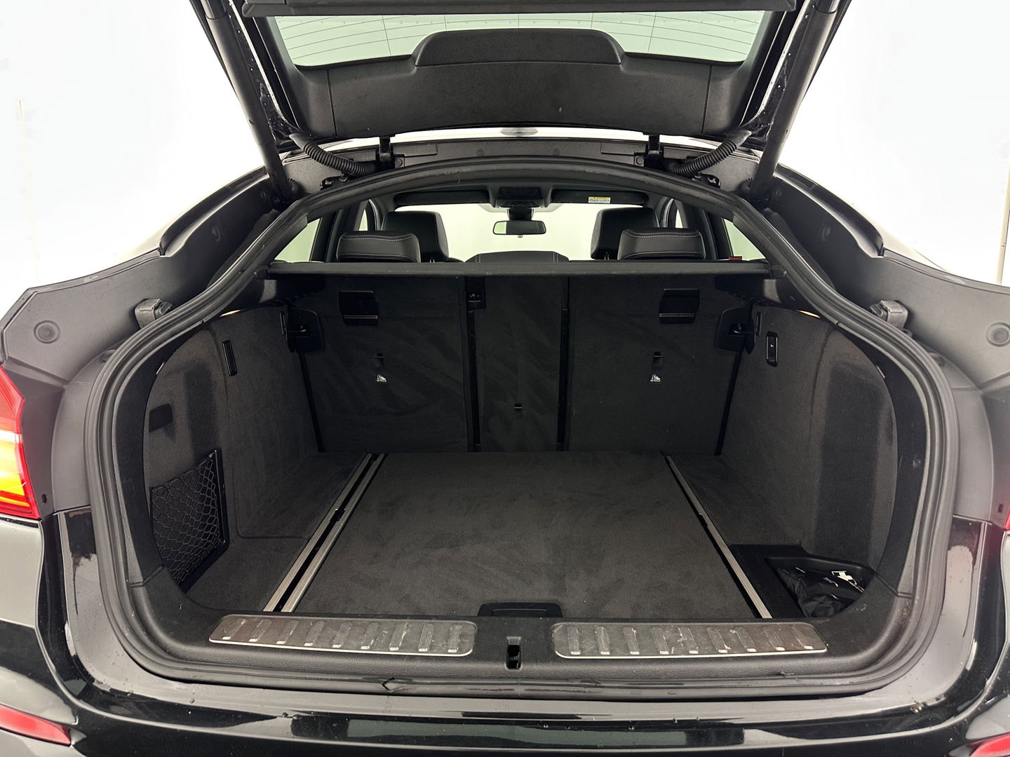 BMW X4 xDrive20d M-Sportpack High Executive Black-Edition Aut. *PANO | LEATHER | BI-XENON | ADAPTIVE-CRUISE | KEYLESS | HEATED-SPORTSEATS | NAVI-FULLMAP | CAMERA | ECC | HEAD-UP | PDC | SHIFTPADDLES | TOWBAR | PRIVACYGLASS | 20''ALU *