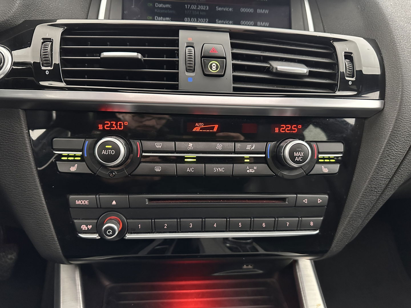 BMW X4 xDrive20d M-Sportpack High Executive Black-Edition Aut. *PANO | LEATHER | BI-XENON | ADAPTIVE-CRUISE | KEYLESS | HEATED-SPORTSEATS | NAVI-FULLMAP | CAMERA | ECC | HEAD-UP | PDC | SHIFTPADDLES | TOWBAR | PRIVACYGLASS | 20''ALU *