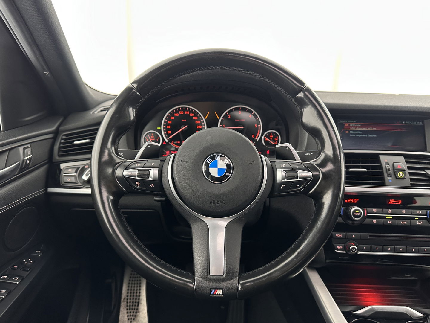 BMW X4 xDrive20d M-Sportpack High Executive Black-Edition Aut. *PANO | LEATHER | BI-XENON | ADAPTIVE-CRUISE | KEYLESS | HEATED-SPORTSEATS | NAVI-FULLMAP | CAMERA | ECC | HEAD-UP | PDC | SHIFTPADDLES | TOWBAR | PRIVACYGLASS | 20''ALU *