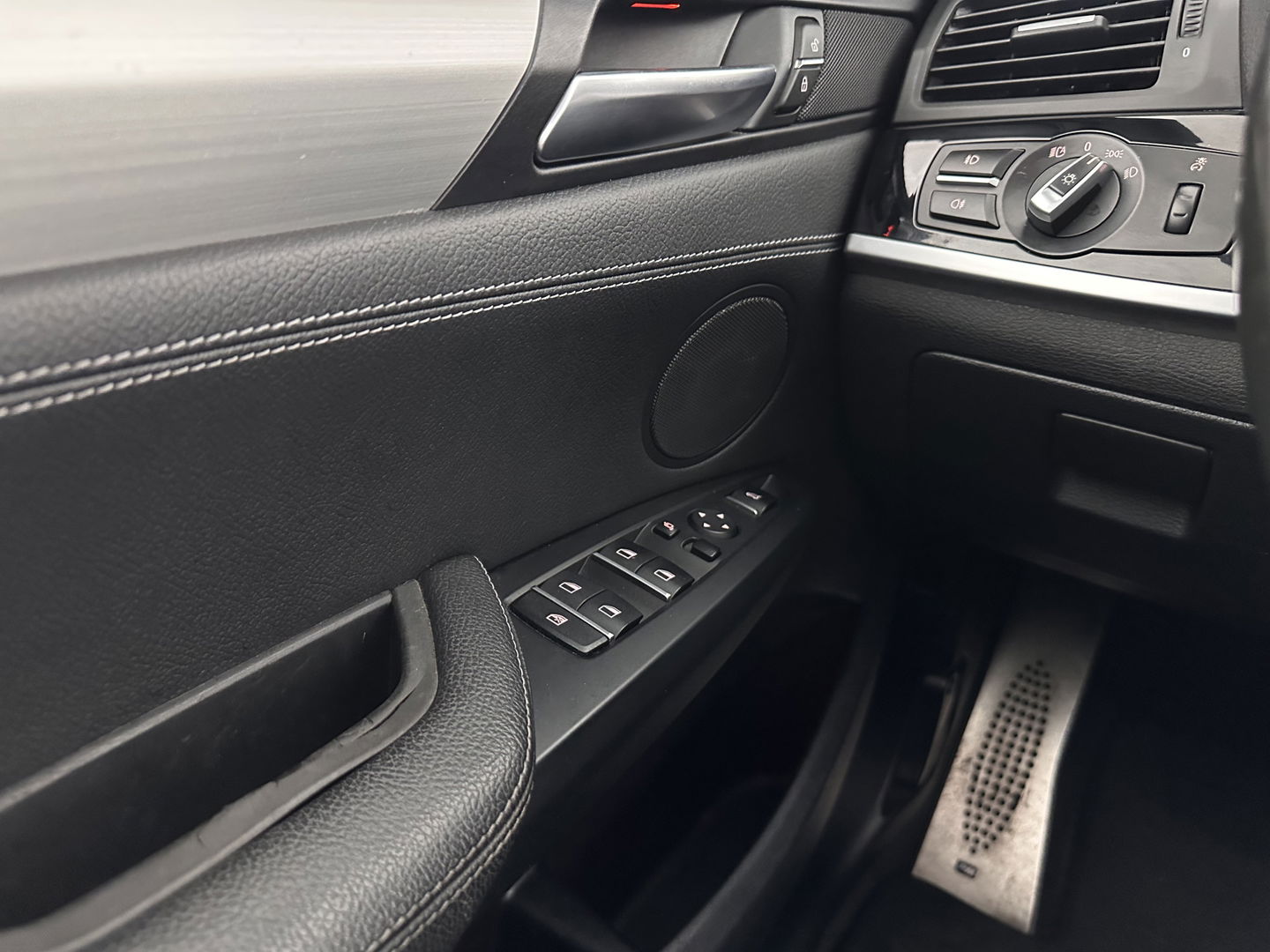 BMW X4 xDrive20d M-Sportpack High Executive Black-Edition Aut. *PANO | LEATHER | BI-XENON | ADAPTIVE-CRUISE | KEYLESS | HEATED-SPORTSEATS | NAVI-FULLMAP | CAMERA | ECC | HEAD-UP | PDC | SHIFTPADDLES | TOWBAR | PRIVACYGLASS | 20''ALU *