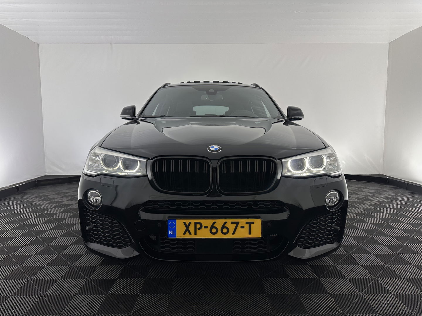 BMW X4 xDrive20d M-Sportpack High Executive Black-Edition Aut. *PANO | LEATHER | BI-XENON | ADAPTIVE-CRUISE | KEYLESS | HEATED-SPORTSEATS | NAVI-FULLMAP | CAMERA | ECC | HEAD-UP | PDC | SHIFTPADDLES | TOWBAR | PRIVACYGLASS | 20''ALU *