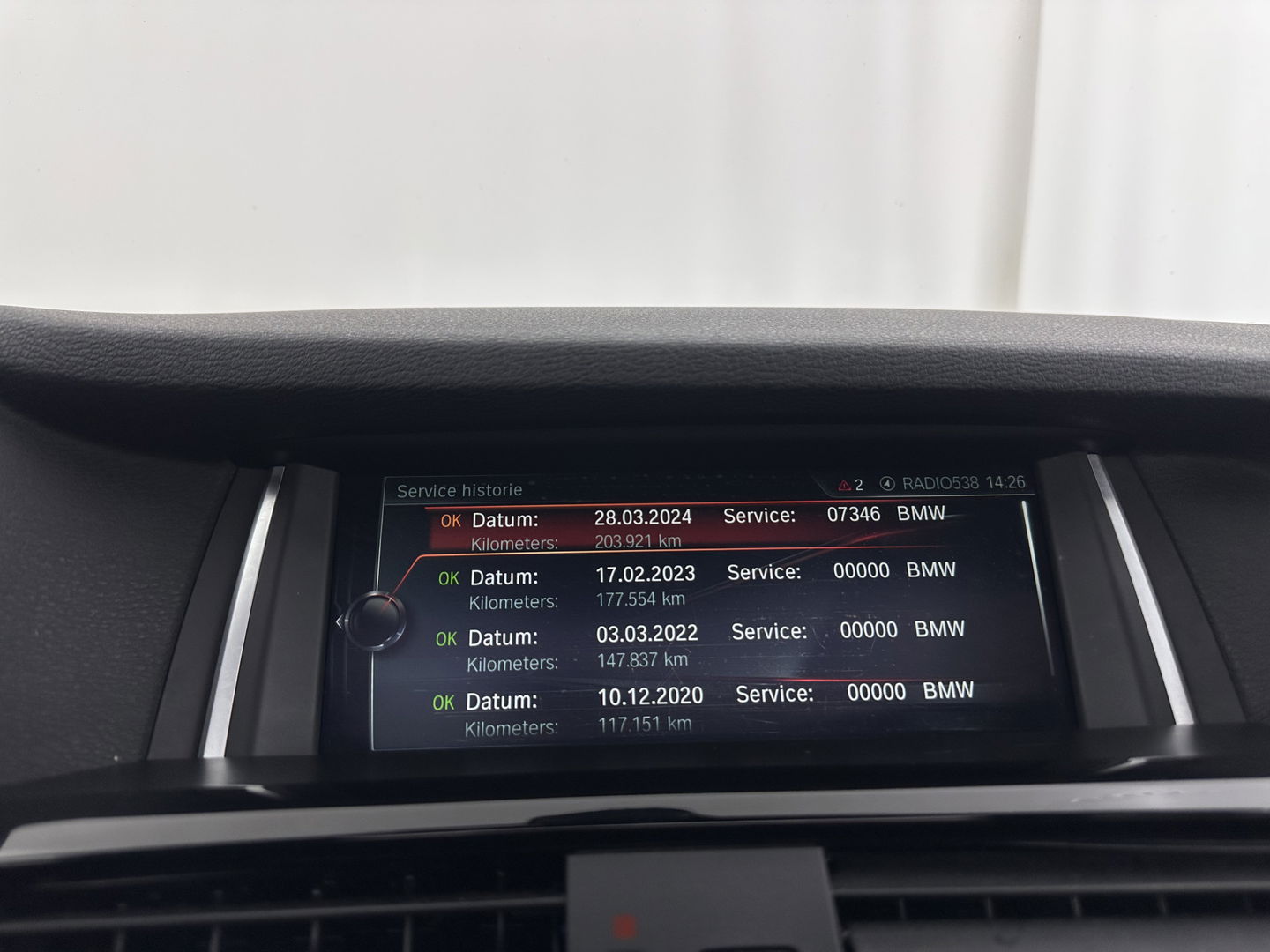 BMW X4 xDrive20d M-Sportpack High Executive Black-Edition Aut. *PANO | LEATHER | BI-XENON | ADAPTIVE-CRUISE | KEYLESS | HEATED-SPORTSEATS | NAVI-FULLMAP | CAMERA | ECC | HEAD-UP | PDC | SHIFTPADDLES | TOWBAR | PRIVACYGLASS | 20''ALU *