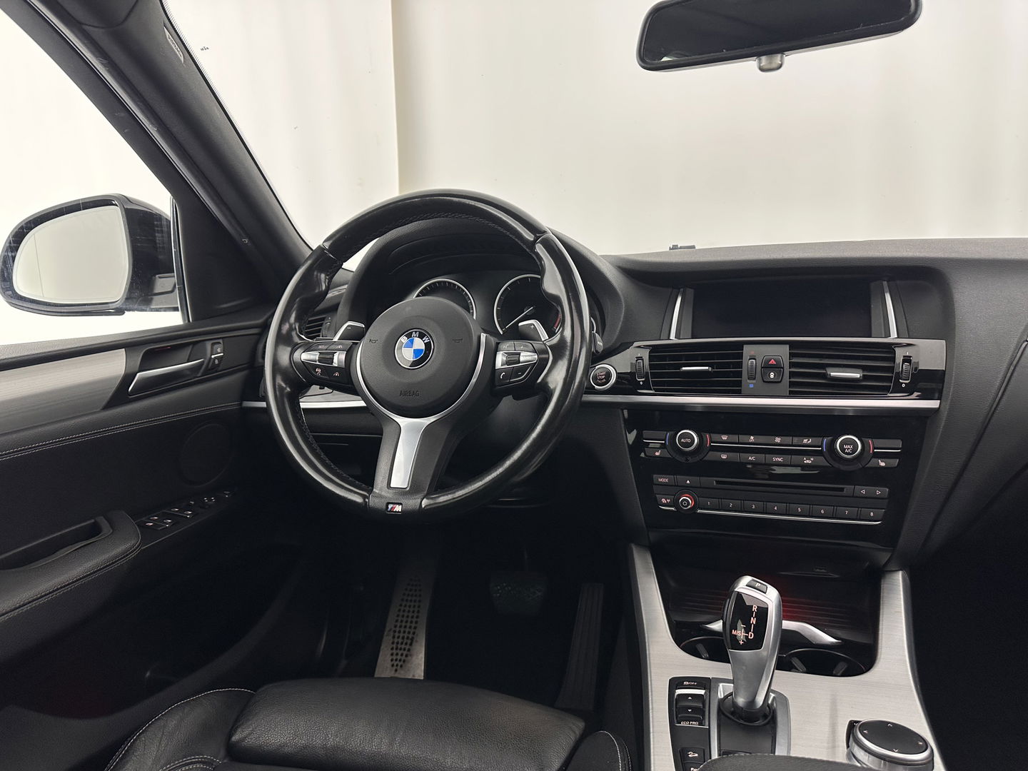 BMW X4 xDrive20d M-Sportpack High Executive Black-Edition Aut. *PANO | LEATHER | BI-XENON | ADAPTIVE-CRUISE | KEYLESS | HEATED-SPORTSEATS | NAVI-FULLMAP | CAMERA | ECC | HEAD-UP | PDC | SHIFTPADDLES | TOWBAR | PRIVACYGLASS | 20''ALU *