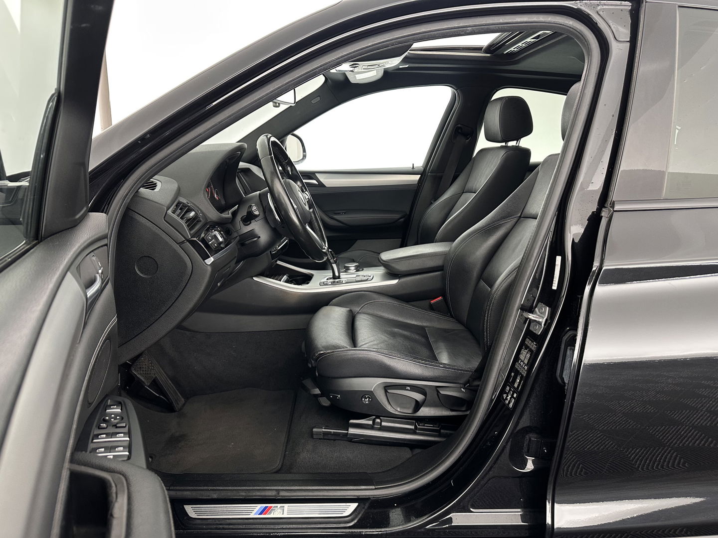 BMW X4 xDrive20d M-Sportpack High Executive Black-Edition Aut. *PANO | LEATHER | BI-XENON | ADAPTIVE-CRUISE | KEYLESS | HEATED-SPORTSEATS | NAVI-FULLMAP | CAMERA | ECC | HEAD-UP | PDC | SHIFTPADDLES | TOWBAR | PRIVACYGLASS | 20''ALU *