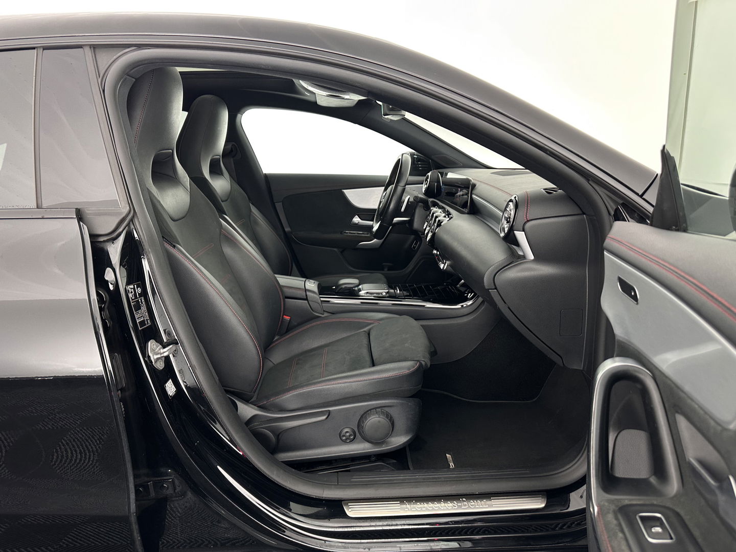 Mercedes-Benz CLA-Klasse Shooting Brake 250 e AMG Limited Business Solution ( Plug-in ) (INCL-BTW) *PANO | LEATHER-MICROFIBRE | FULL-LED | AMBIENTLIGHT | BLINDSPOT | HEATED-SPORTSEATS | WIDESCREEN-DIGICOCKPIT | DAB+ | NAVI-FULLMAP | CAMERA | PRIVACYGLASS |  18''ALU*