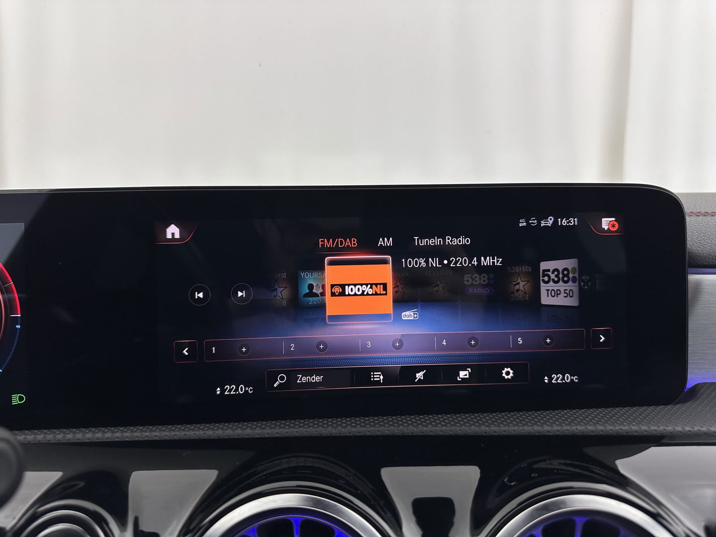 Mercedes-Benz CLA-Klasse Shooting Brake 250 e AMG Limited Business Solution ( Plug-in ) (INCL-BTW) *PANO | LEATHER-MICROFIBRE | FULL-LED | AMBIENTLIGHT | BLINDSPOT | HEATED-SPORTSEATS | WIDESCREEN-DIGICOCKPIT | DAB+ | NAVI-FULLMAP | CAMERA | PRIVACYGLASS |  18''ALU*