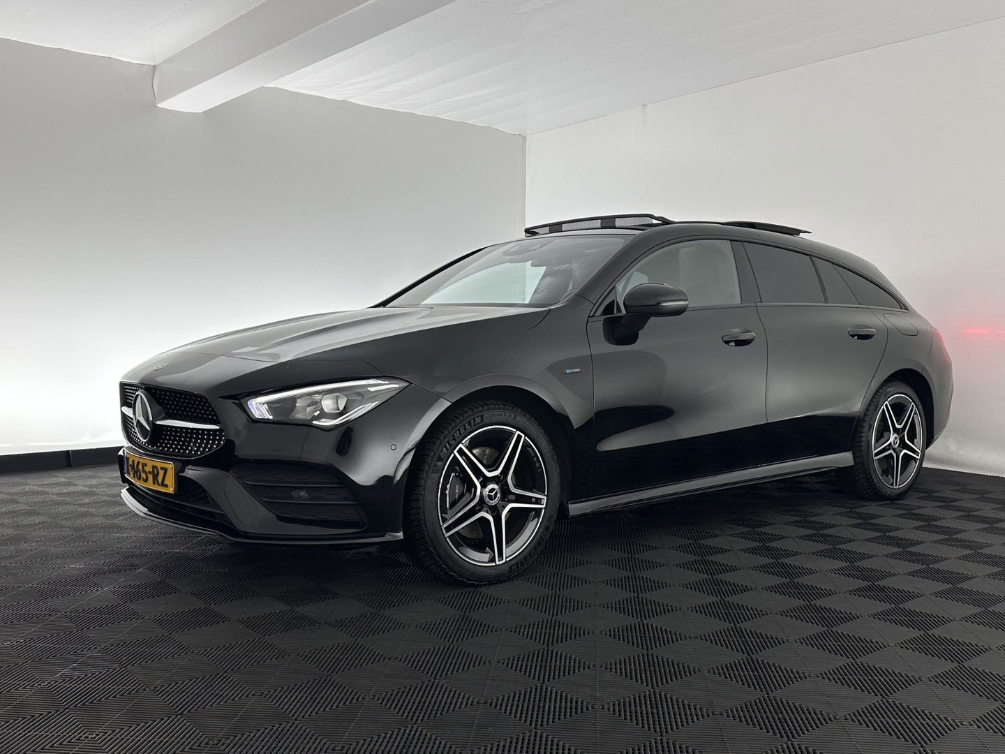 Mercedes-Benz CLA-Klasse Shooting Brake 250 e AMG Limited Business Solution ( Plug-in ) (INCL-BTW) *PANO | LEATHER-MICROFIBRE | FULL-LED | AMBIENTLIGHT | BLINDSPOT | HEATED-SPORTSEATS | WIDESCREEN-DIGICOCKPIT | DAB+ | NAVI-FULLMAP | CAMERA | PRIVACYGLASS |  18''ALU*