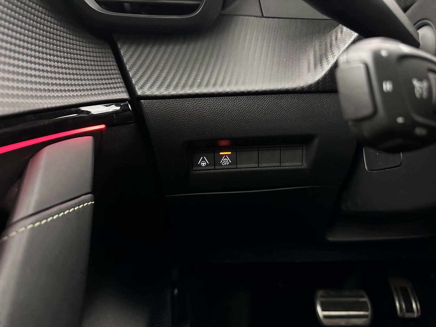 Peugeot e-208 EV GT Pack 50 kWh [ 3-Fase-11kW ] {SOH-88%] (INCL-BTW) *HEATPUMP | FULL-LED | DIGI-COCKPIT | BLINDSPOT | CAMERA | LEATHER-ALCANTARA | AMBIENTLIGHT | NAVI-FULLMAP | LANE-ASSIST | KEYLESS | DAB | CCS-FASTLOADER | HEATED-SPORTSEATS | PRIV