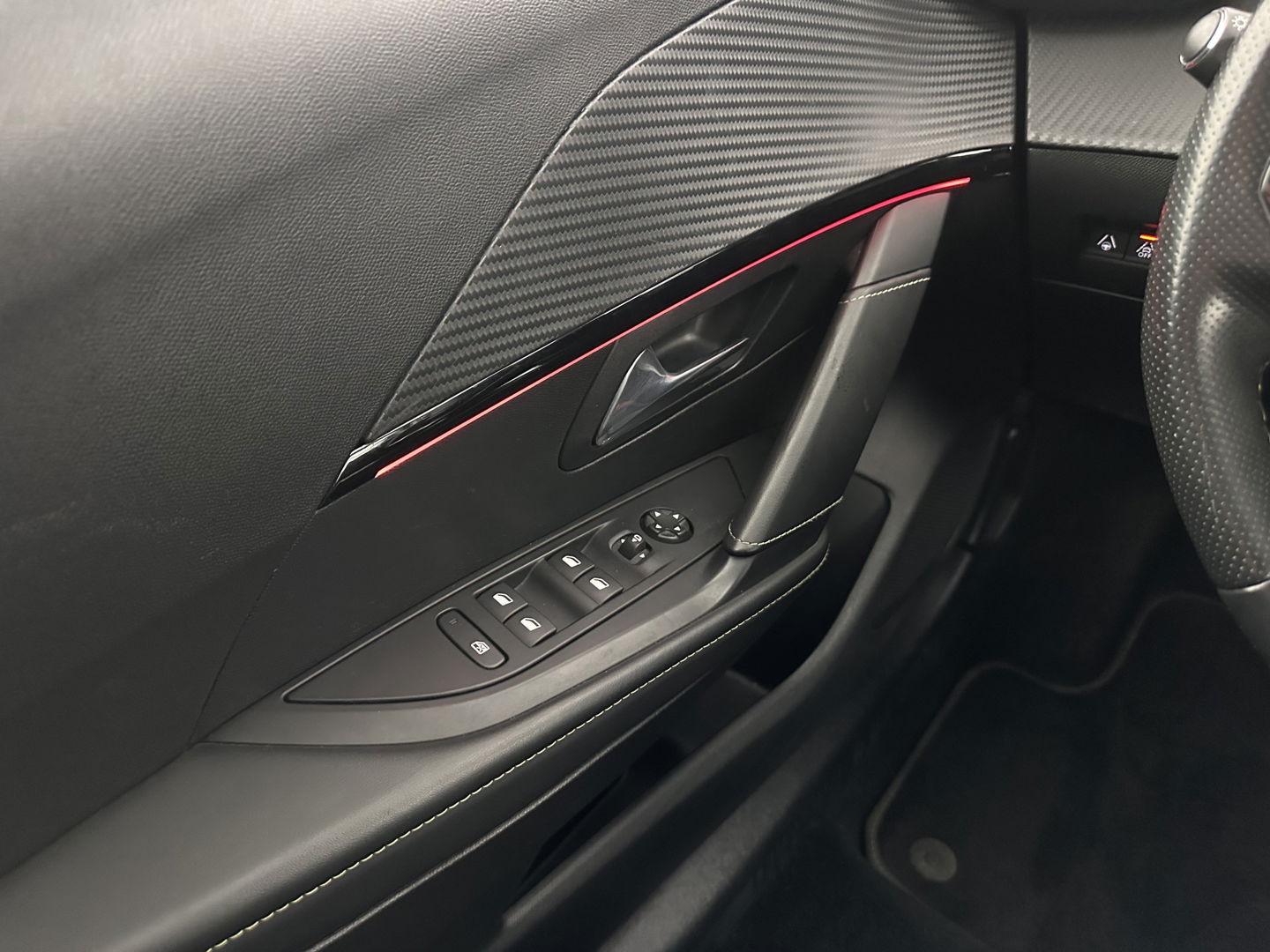 Peugeot e-208 EV GT Pack 50 kWh [ 3-Fase-11kW ] {SOH-88%] (INCL-BTW) *HEATPUMP | FULL-LED | DIGI-COCKPIT | BLINDSPOT | CAMERA | LEATHER-ALCANTARA | AMBIENTLIGHT | NAVI-FULLMAP | LANE-ASSIST | KEYLESS | DAB | CCS-FASTLOADER | HEATED-SPORTSEATS | PRIV