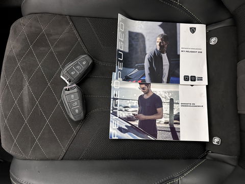 Peugeot e-208 EV GT Pack 50 kWh [ 3-Fase-11kW ] {SOH-88%] (INCL-BTW) *HEATPUMP | FULL-LED | DIGI-COCKPIT | BLINDSPOT | CAMERA | LEATHER-ALCANTARA | AMBIENTLIGHT | NAVI-FULLMAP | LANE-ASSIST | KEYLESS | DAB | CCS-FASTLOADER | HEATED-SPORTSEATS | PRIV