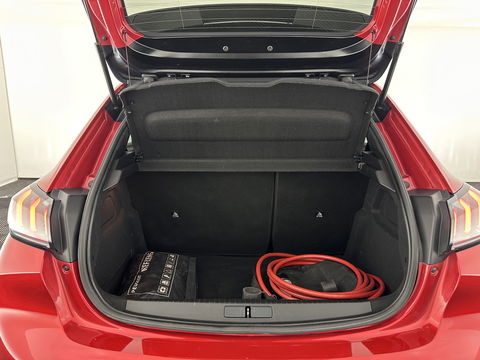 Peugeot e-208 EV GT Pack 50 kWh [ 3-Fase-11kW ] {SOH-88%] (INCL-BTW) *HEATPUMP | FULL-LED | DIGI-COCKPIT | BLINDSPOT | CAMERA | LEATHER-ALCANTARA | AMBIENTLIGHT | NAVI-FULLMAP | LANE-ASSIST | KEYLESS | DAB | CCS-FASTLOADER | HEATED-SPORTSEATS | PRIV