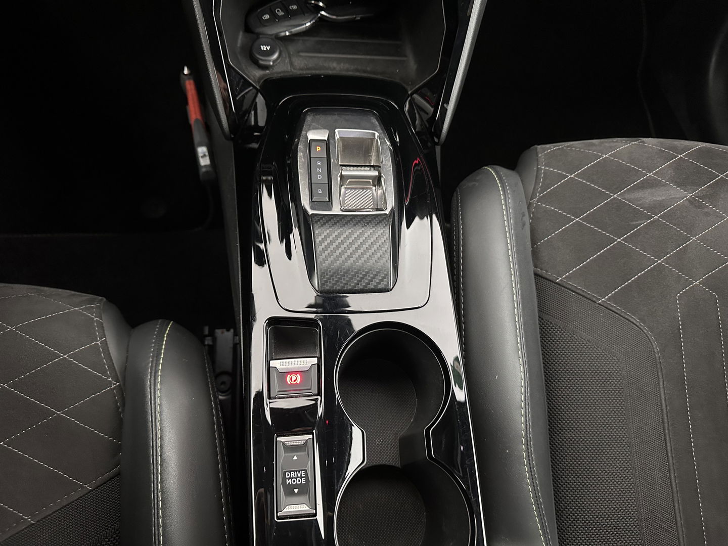 Peugeot e-208 EV GT Pack 50 kWh [ 3-Fase-11kW ] {SOH-88%] (INCL-BTW) *HEATPUMP | FULL-LED | DIGI-COCKPIT | BLINDSPOT | CAMERA | LEATHER-ALCANTARA | AMBIENTLIGHT | NAVI-FULLMAP | LANE-ASSIST | KEYLESS | DAB | CCS-FASTLOADER | HEATED-SPORTSEATS | PRIV