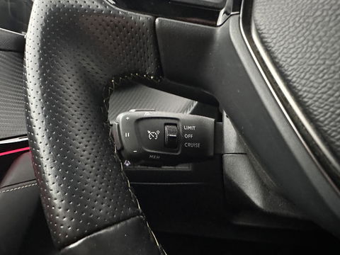 Peugeot e-208 EV GT Pack 50 kWh [ 3-Fase-11kW ] {SOH-88%] (INCL-BTW) *HEATPUMP | FULL-LED | DIGI-COCKPIT | BLINDSPOT | CAMERA | LEATHER-ALCANTARA | AMBIENTLIGHT | NAVI-FULLMAP | LANE-ASSIST | KEYLESS | DAB | CCS-FASTLOADER | HEATED-SPORTSEATS | PRIV