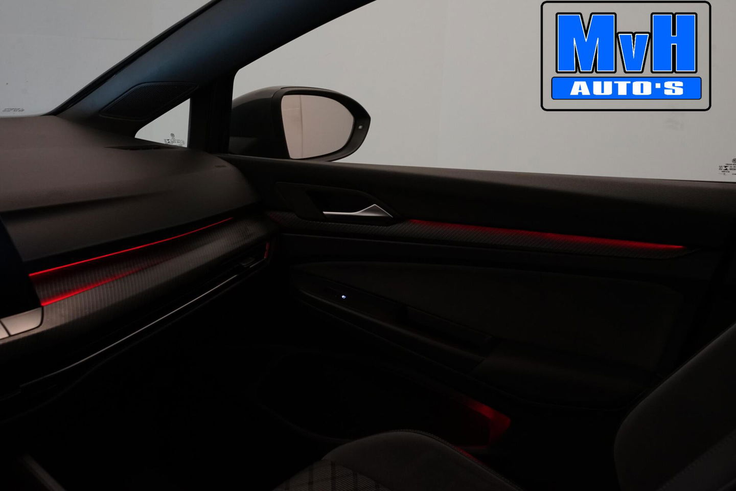 Volkswagen Golf 1.5 eTSI R-Line|PANO|IQ-LIGHT|SPORTSTOEL|LUXE!