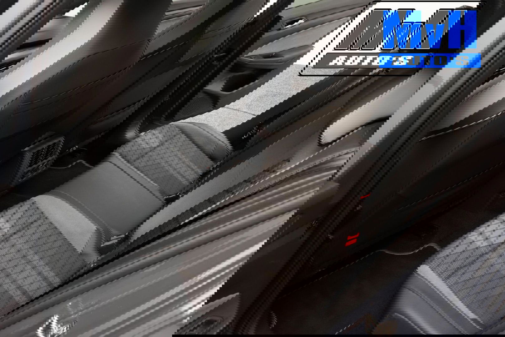 Volkswagen Golf 1.5 eTSI R-Line|PANO|IQ-LIGHT|SPORTSTOEL|LUXE!