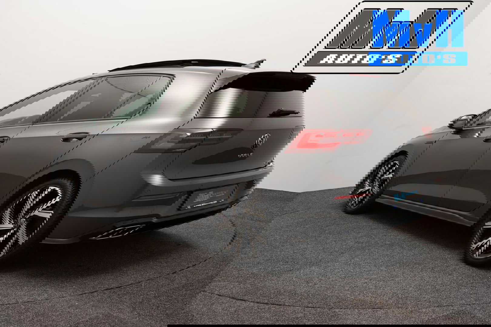 Volkswagen Golf 1.5 eTSI R-Line|PANO|IQ-LIGHT|SPORTSTOEL|LUXE!