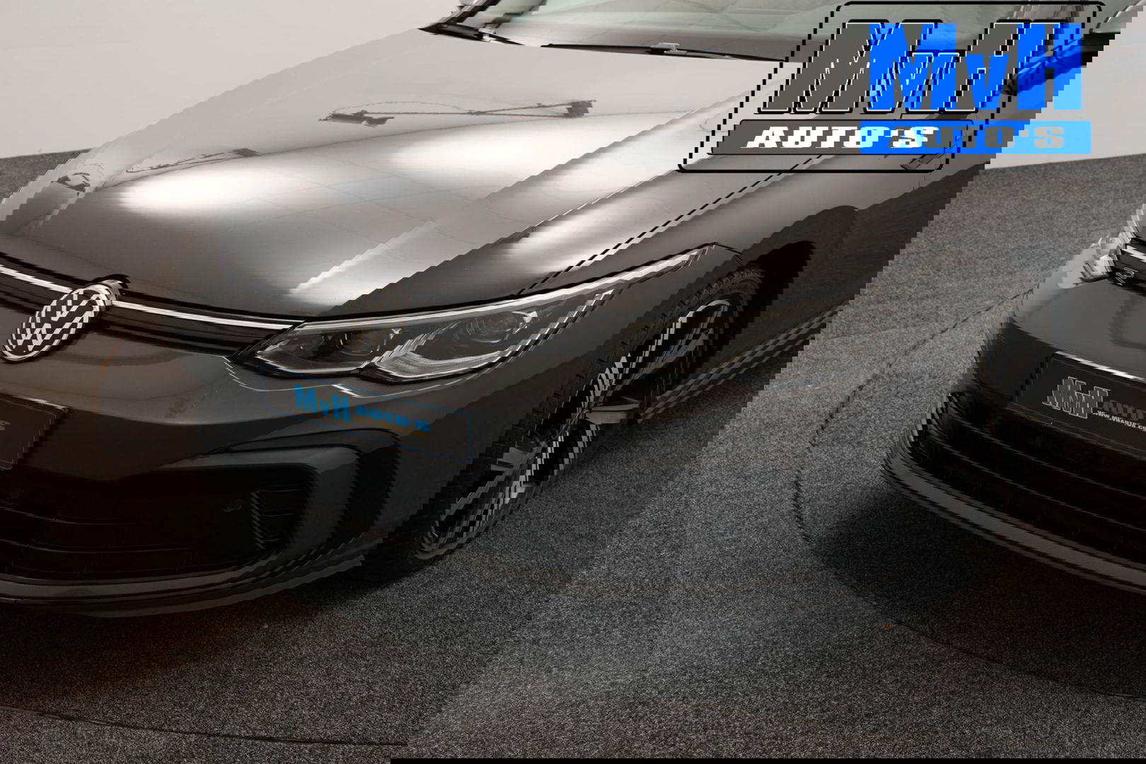 Volkswagen Golf 1.5 eTSI R-Line|PANO|IQ-LIGHT|SPORTSTOEL|LUXE!