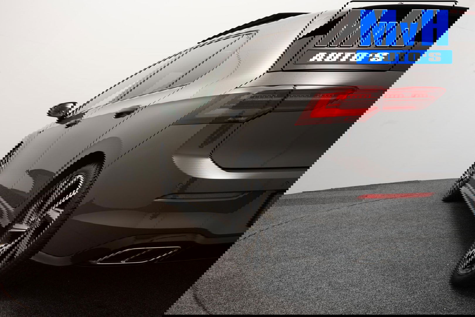 Volkswagen Golf 1.5 eTSI R-Line|PANO|IQ-LIGHT|SPORTSTOEL|LUXE!