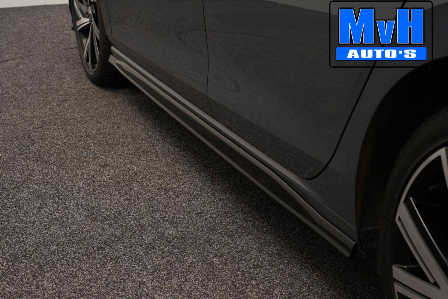 Volkswagen Golf 1.5 eTSI R-Line|PANO|IQ-LIGHT|SPORTSTOEL|LUXE!