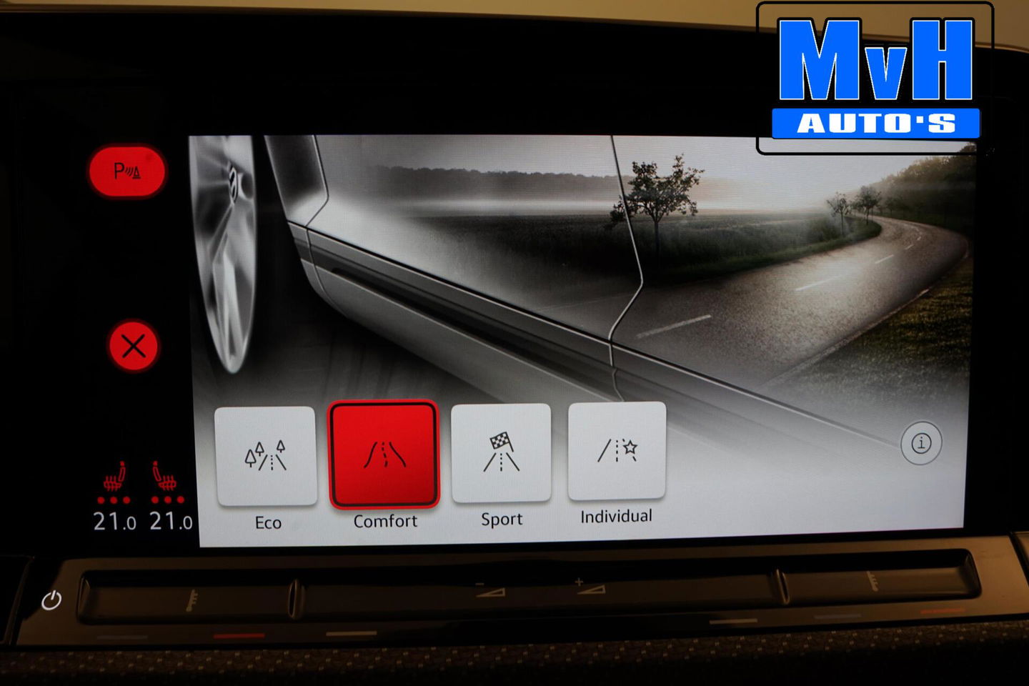 Volkswagen Golf 1.5 eTSI R-Line|PANO|IQ-LIGHT|SPORTSTOEL|LUXE!