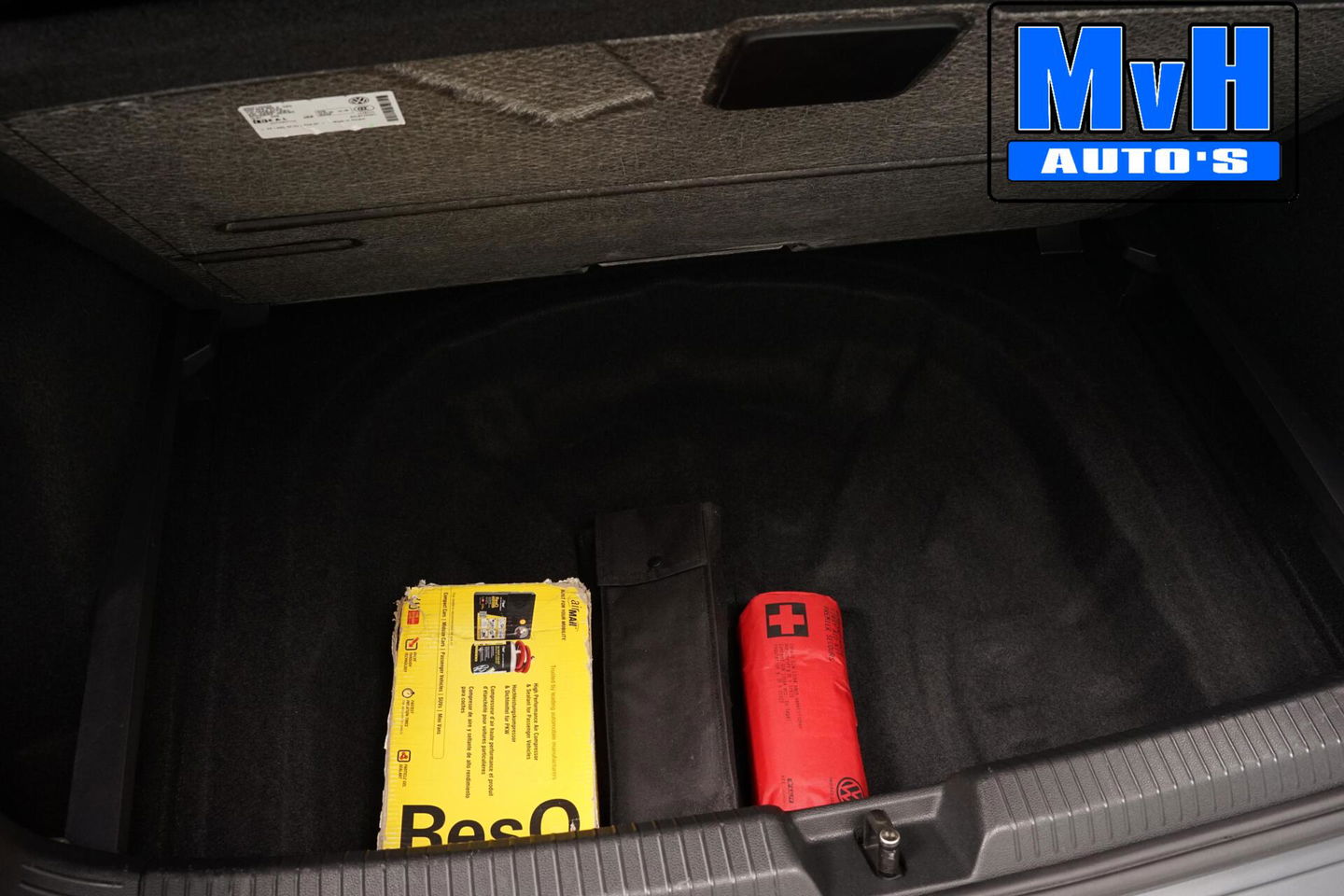 Volkswagen Golf 1.5 eTSI R-Line|PANO|IQ-LIGHT|SPORTSTOEL|LUXE!