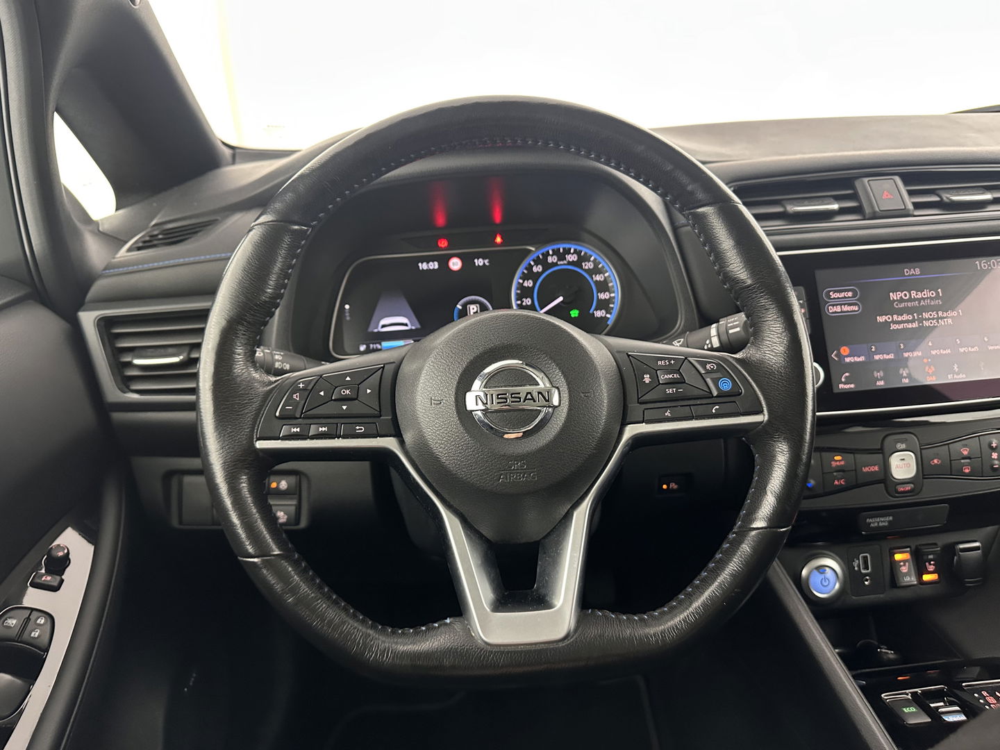 Nissan Leaf 3.Zero Limited Edition 62 kWh {SOH-92%} (INCL-BTW) Aut. *HEATPUMP | LEATHER | ADAPTIVE-CRUISE | FULL-LED | DIGI-COCKPIT | TOPVIEW | BOSE-AUDIO | KEYLESS | DAB+ | BLINDSPOT | ECC | PDC | HEATED-COMFORTSEATS | 17"ALU*