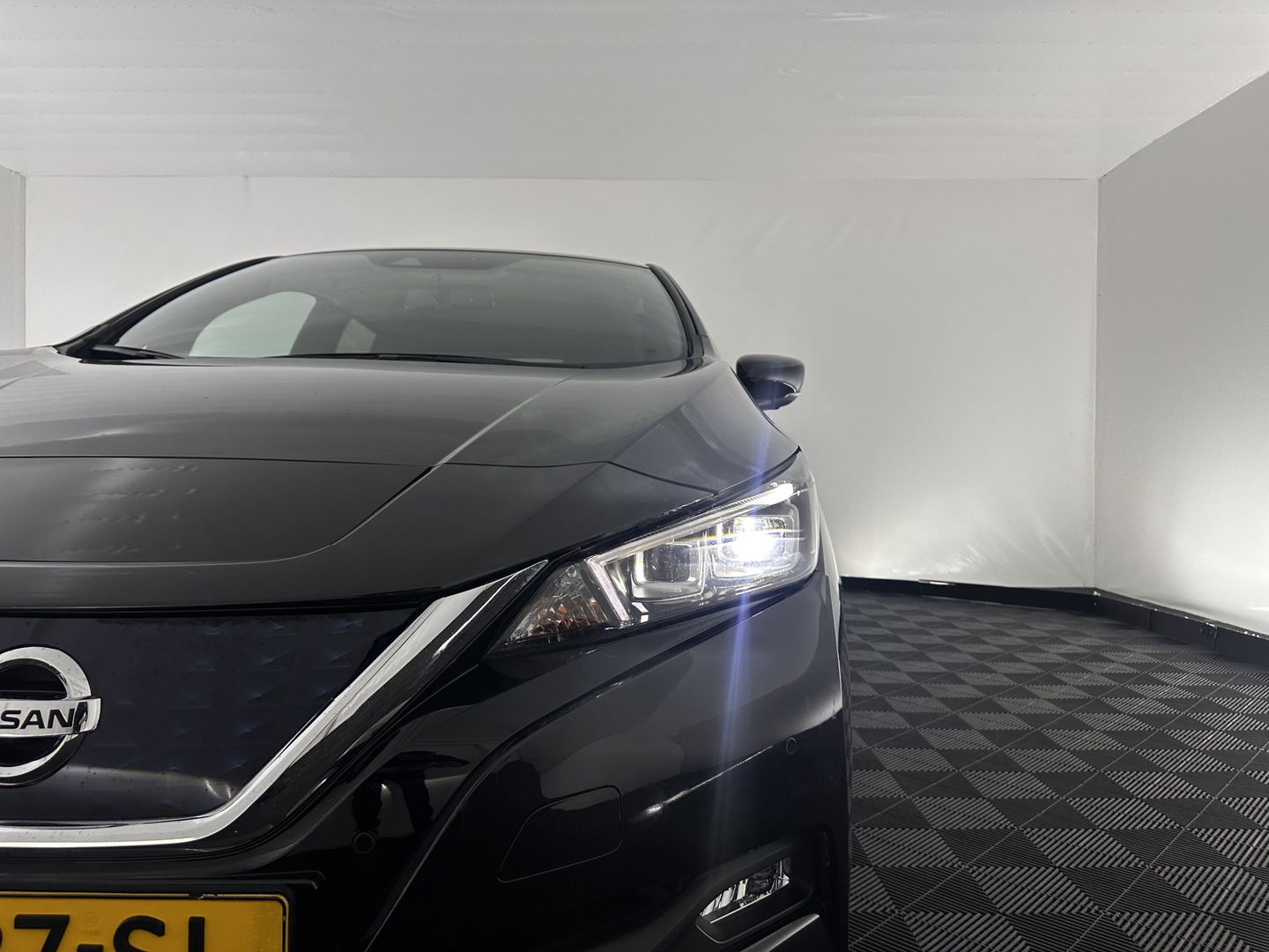 Nissan Leaf 3.Zero Limited Edition 62 kWh {SOH-92%} (INCL-BTW) Aut. *HEATPUMP | LEATHER | ADAPTIVE-CRUISE | FULL-LED | DIGI-COCKPIT | TOPVIEW | BOSE-AUDIO | KEYLESS | DAB+ | BLINDSPOT | ECC | PDC | HEATED-COMFORTSEATS | 17"ALU*