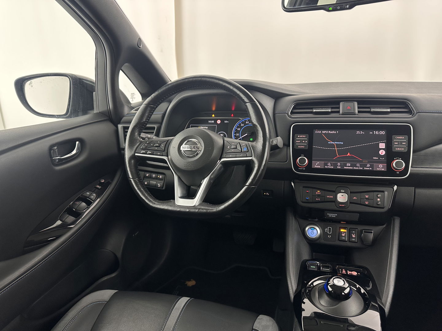 Nissan Leaf 3.Zero Limited Edition 62 kWh {SOH-92%} (INCL-BTW) Aut. *HEATPUMP | LEATHER | ADAPTIVE-CRUISE | FULL-LED | DIGI-COCKPIT | TOPVIEW | BOSE-AUDIO | KEYLESS | DAB+ | BLINDSPOT | ECC | PDC | HEATED-COMFORTSEATS | 17"ALU*