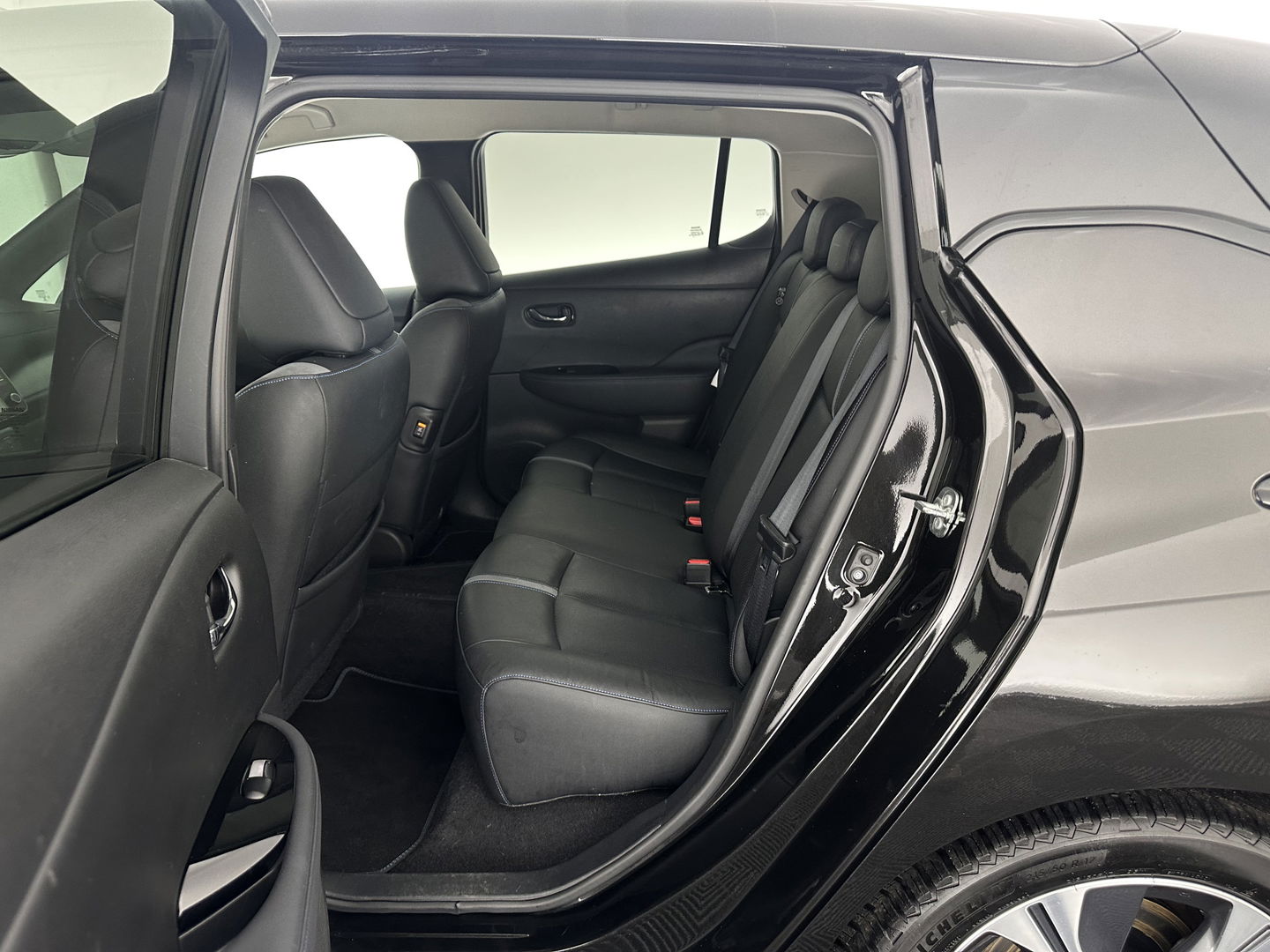 Nissan Leaf 3.Zero Limited Edition 62 kWh {SOH-92%} (INCL-BTW) Aut. *HEATPUMP | LEATHER | ADAPTIVE-CRUISE | FULL-LED | DIGI-COCKPIT | TOPVIEW | BOSE-AUDIO | KEYLESS | DAB+ | BLINDSPOT | ECC | PDC | HEATED-COMFORTSEATS | 17"ALU*