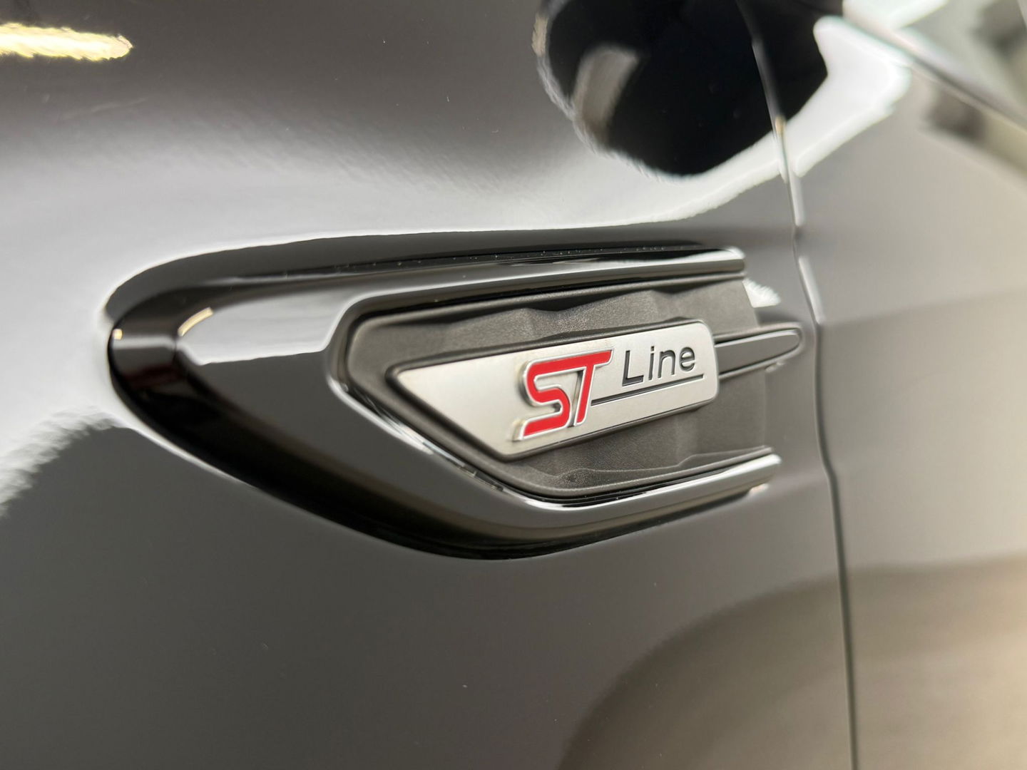 Ford Kuga 1.5 EcoBoost Vignale ST-Line | 150PK | Camera | Carplay | Clima | Cruise | Sony Audio | Trekh. | Keyless | Stoel/Stuur verw.