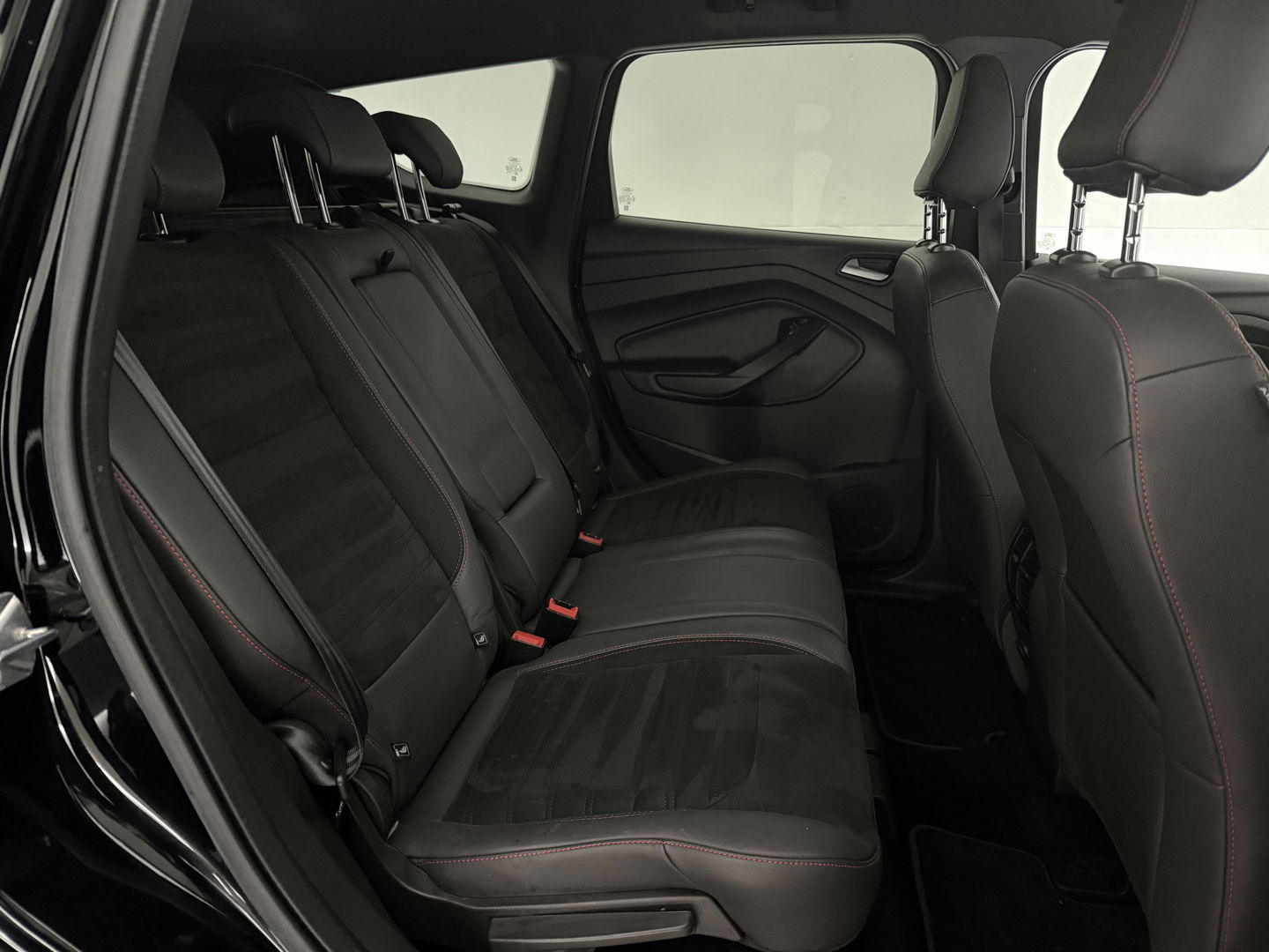 Ford Kuga 1.5 EcoBoost Vignale ST-Line | 150PK | Camera | Carplay | Clima | Cruise | Sony Audio | Trekh. | Keyless | Stoel/Stuur verw.