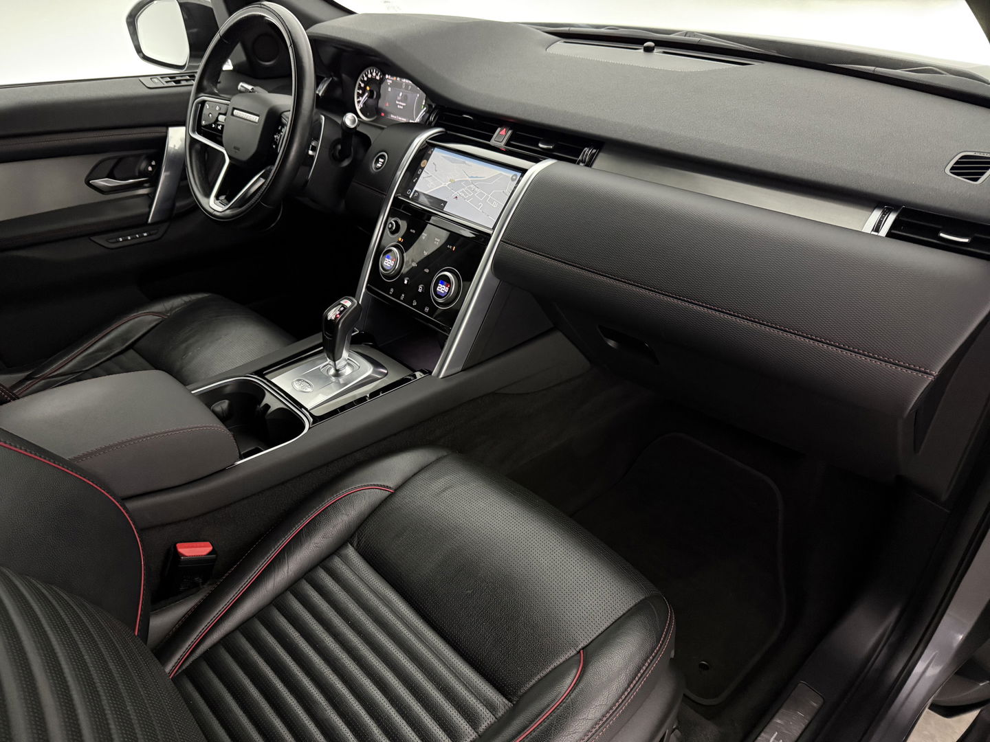 Land Rover Discovery Sport P300e PHEV AWD R-Dynamic S 254PK | SOH 89% | Snelladen | Camera | Memory | Cruise | Carplay | Navi | Parkeersens.