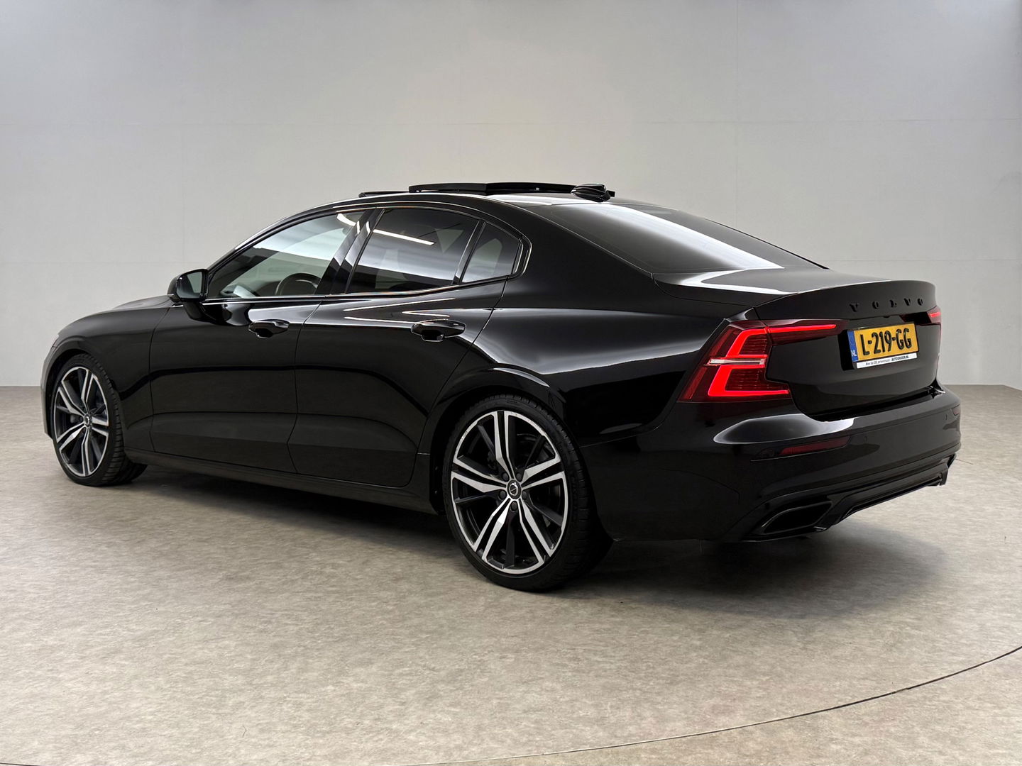 Volvo S60 2.0 T5 R-Design | Pano | H/K | 360° | HuD | Virtual | Memory | Carplay | Stoel/Stuur verw. | Adap. Cruise