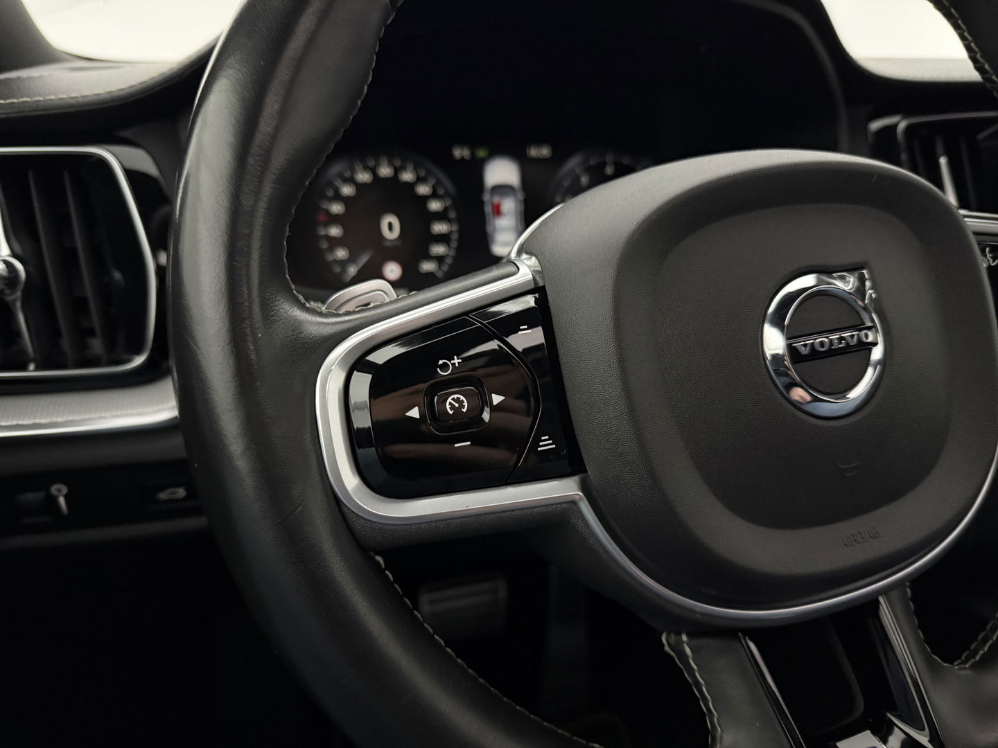 Volvo S60 2.0 T5 R-Design | Pano | H/K | 360° | HuD | Virtual | Memory | Carplay | Stoel/Stuur verw. | Adap. Cruise